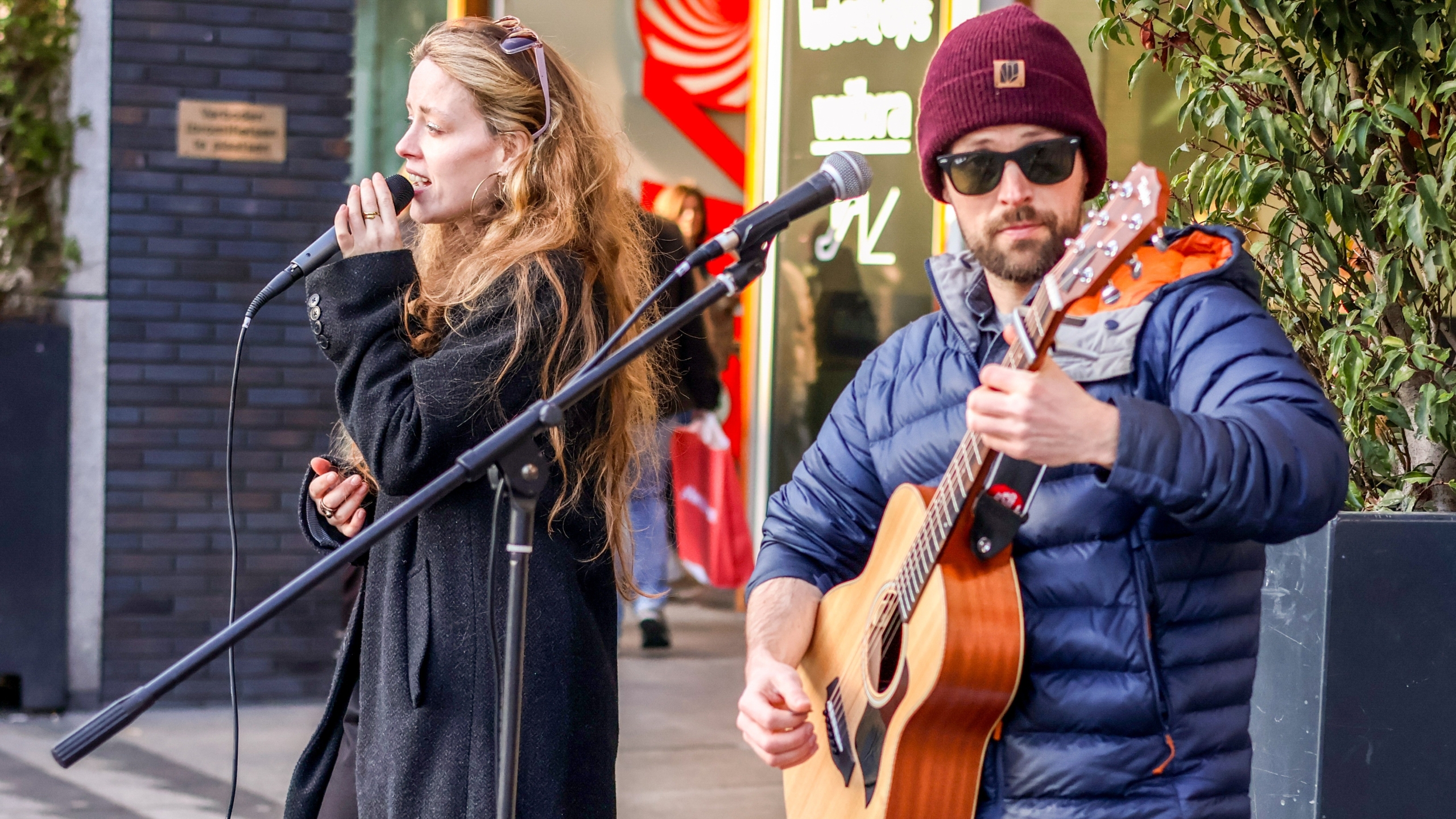 Evenementen zangeres Rachelle Adriënne zingt bij T-Huis in Breda
